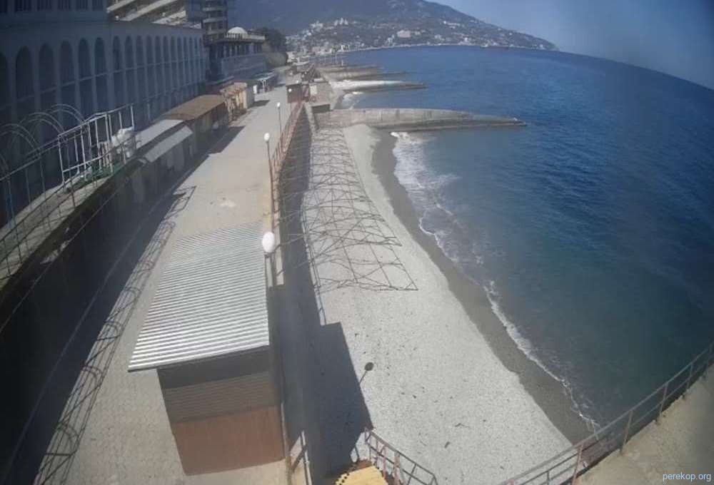 Видеокамеры Крыма: Ливадия web камера с видом на пляж Дельфин. Набережная.